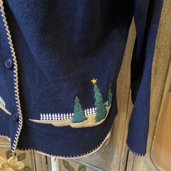 C & B woman’s fleece winter scene with lighthouse top - Picture 3 of 6